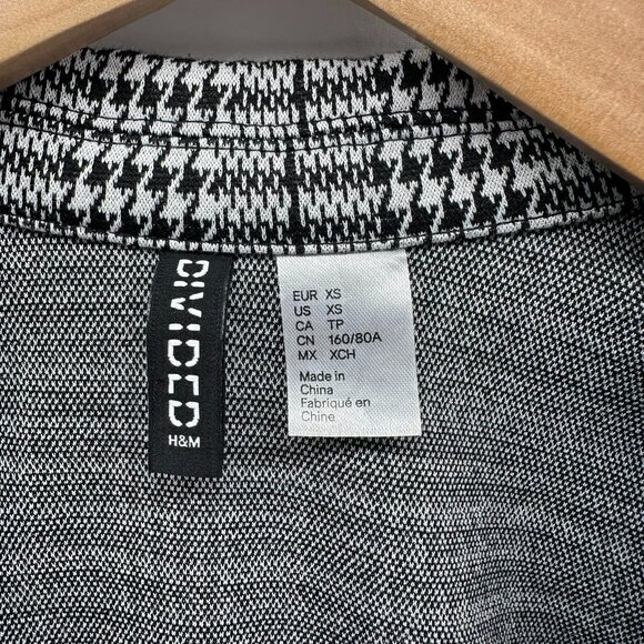 Divided Black and White Plaid Blazer Size XSmall Pockets 28 Inch Open Front - Picture 2 of 7